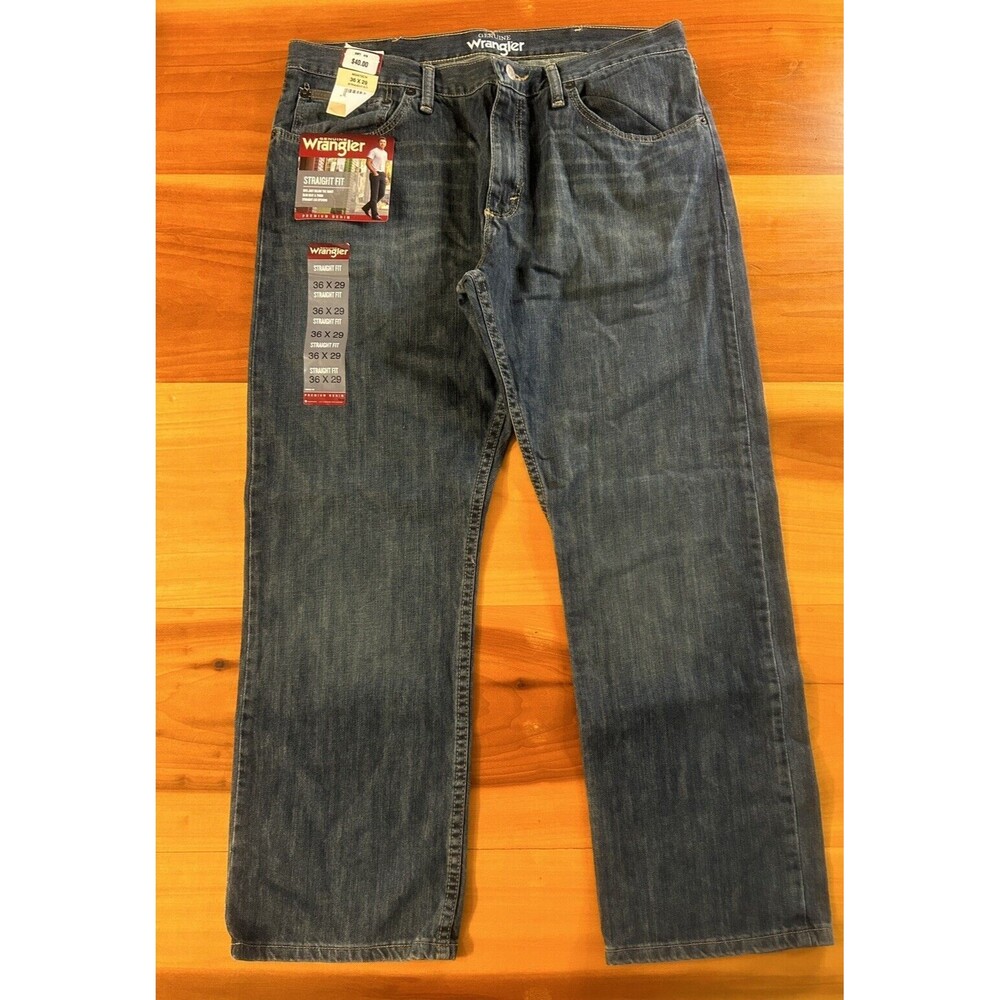 Wrangler Men’s Straight Fit Jeans. NWT. 36/32